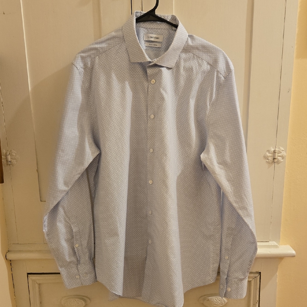 Calvin Klein lighr blue and white dotted mens l/s dress shirt Sz 17 (34/35) Slim